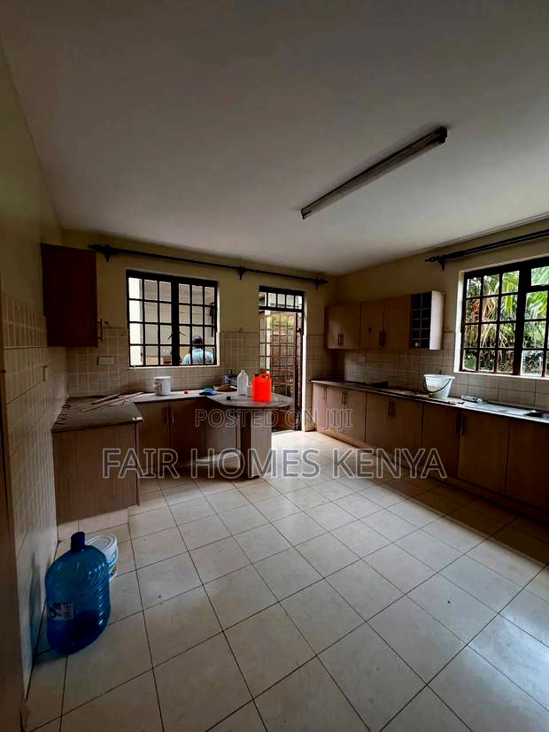 4bdrm Townhouse / Terrace in Kabasiran Avenue, Lavington for rent