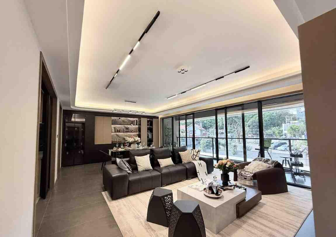 4BR + DSQ with Heated Pools & Mall Access - Westlands