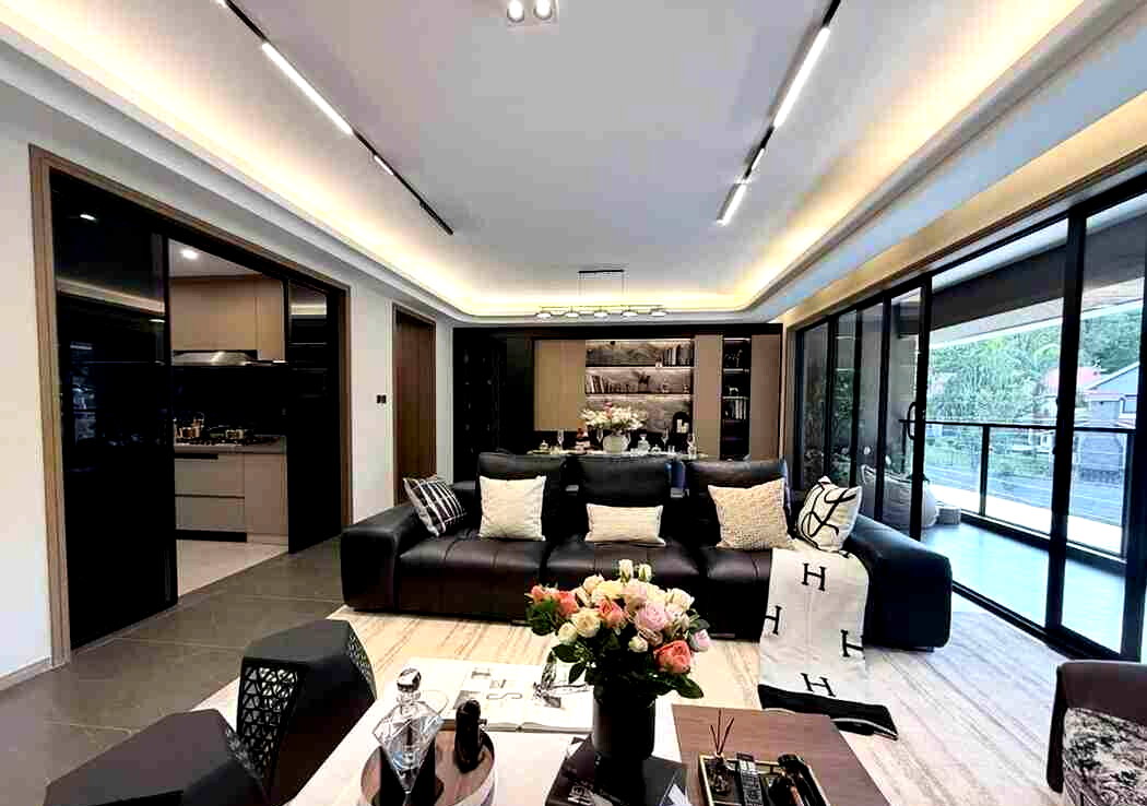 4BR + DSQ with Heated Pools & Mall Access - Westlands