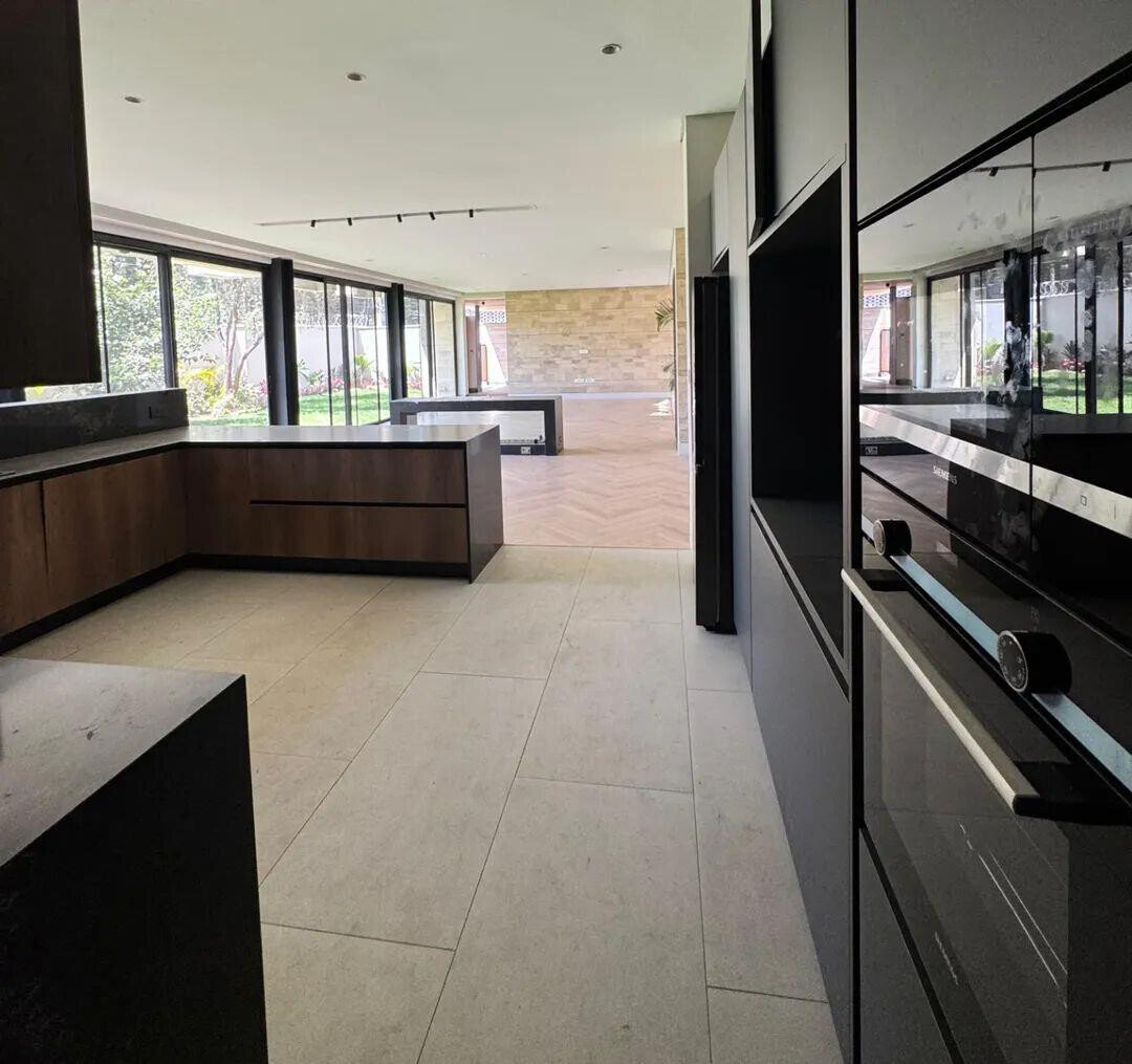 5-Ensuite Townhouse with Indoor Garden & Rooftop Terrace - Lavington