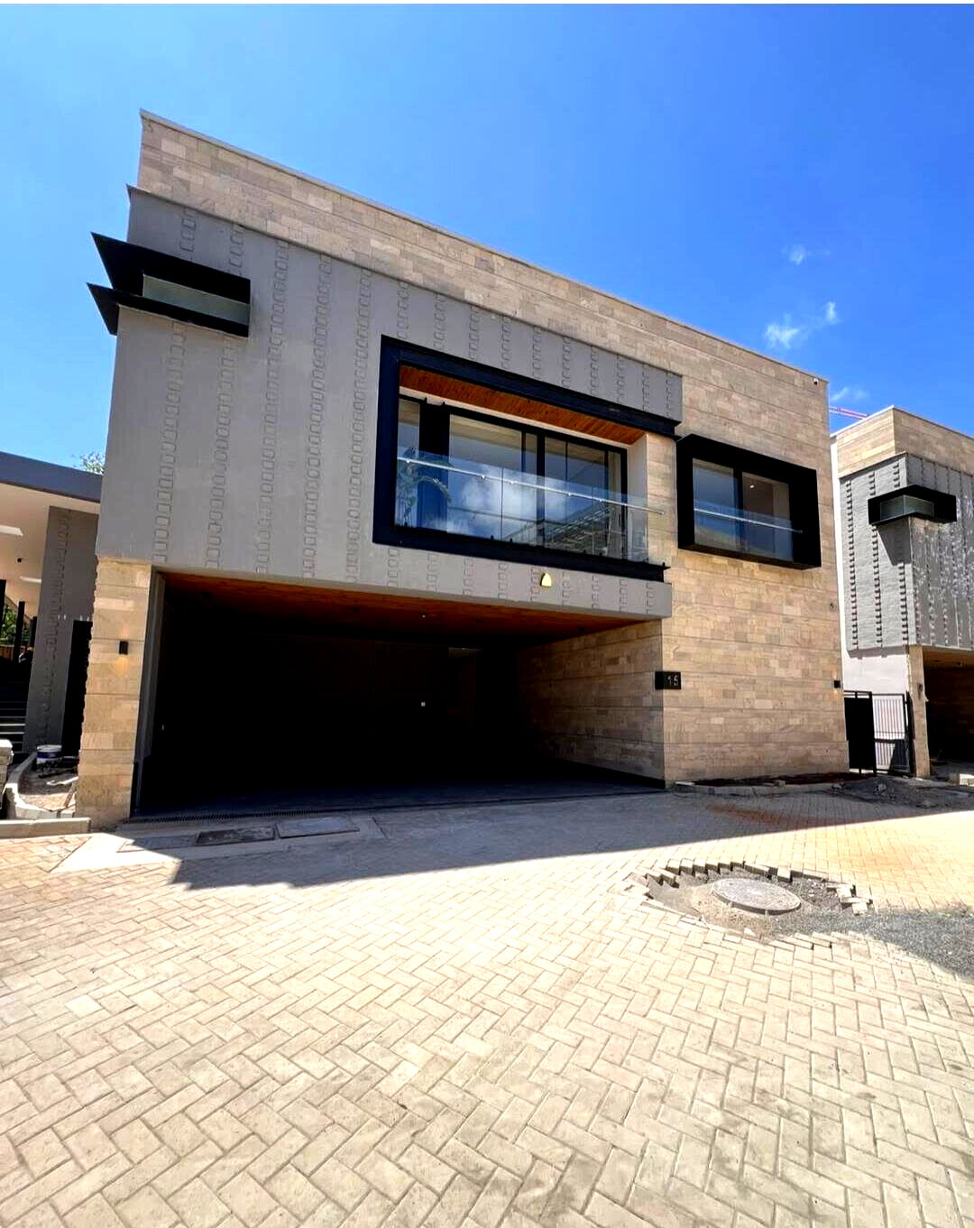 5-Ensuite Townhouse with Indoor Garden & Rooftop Terrace - Lavington