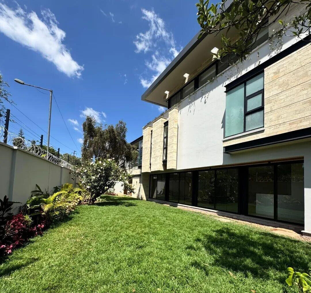 5-Ensuite Townhouse with Indoor Garden & Rooftop Terrace - Lavington