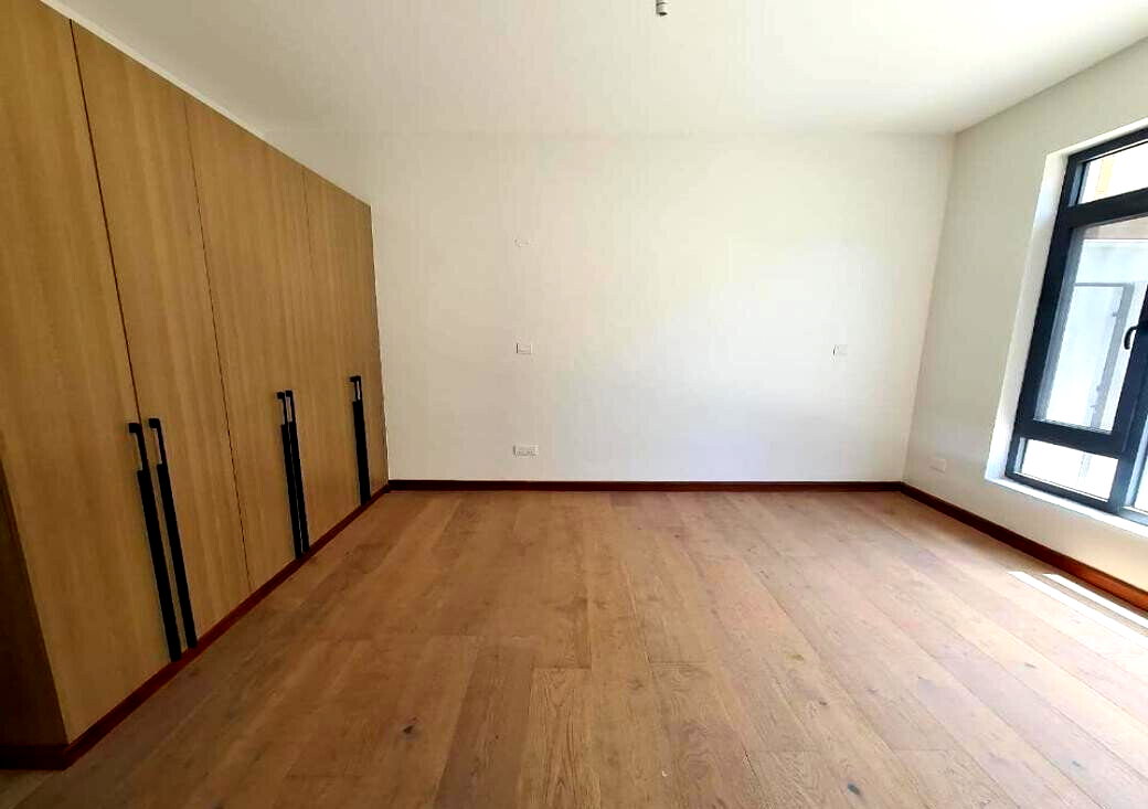 5-Ensuite Townhouse with Rooftop BBQ & Home Office - Lavington