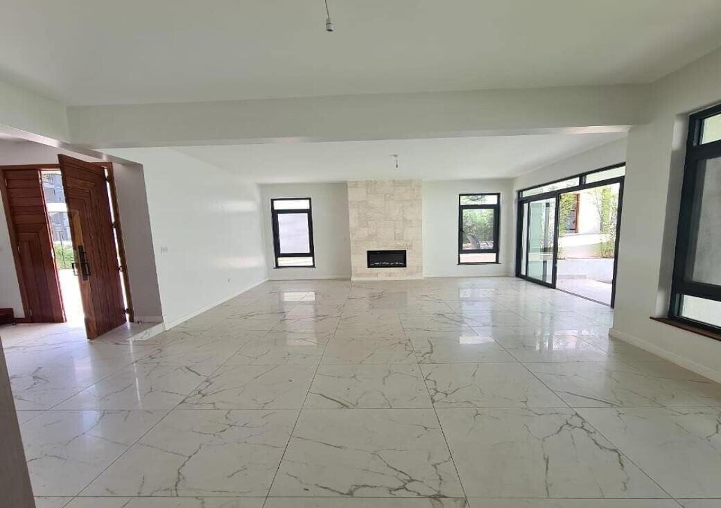 5-Ensuite Townhouse with Rooftop BBQ & Home Office - Lavington