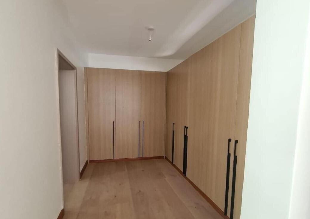 5-Ensuite Townhouse with Rooftop BBQ & Home Office - Lavington