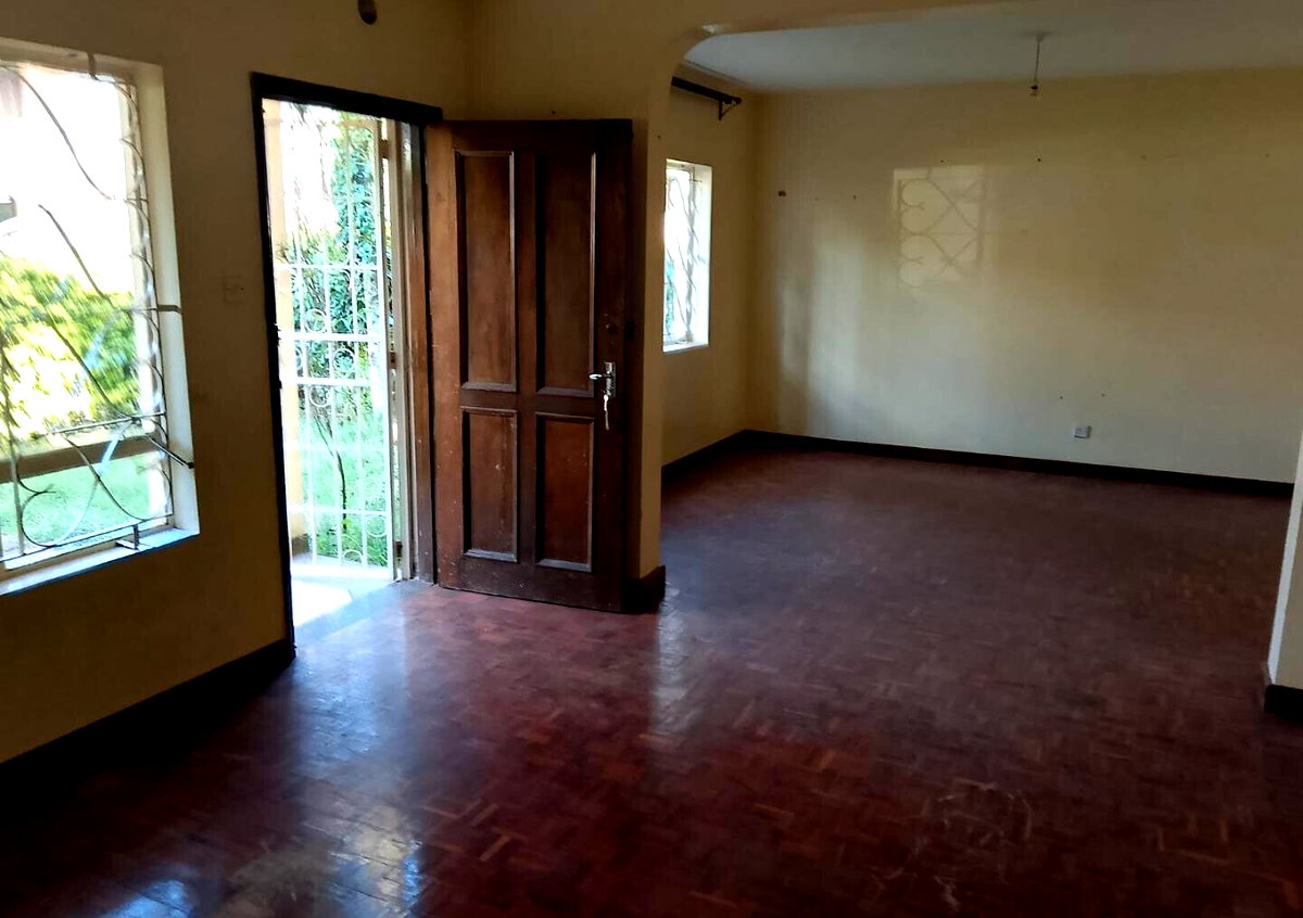 4BR Old-Style Townhouse with DSQ & Front Garden – Peponi, Nairobi