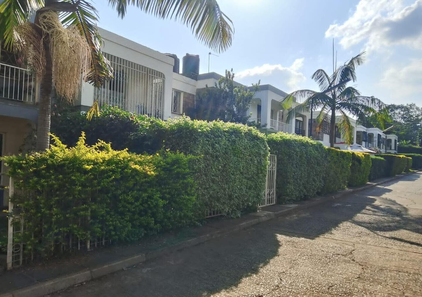 4BR Old-Style Townhouse with DSQ & Front Garden – Peponi, Nairobi