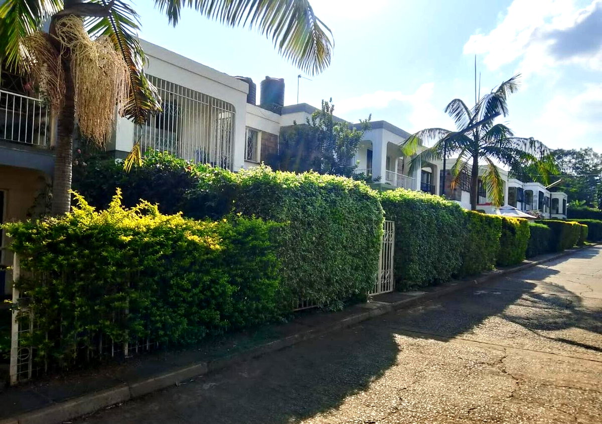 4BR Old-Style Townhouse with DSQ & Front Garden – Peponi, Nairobi