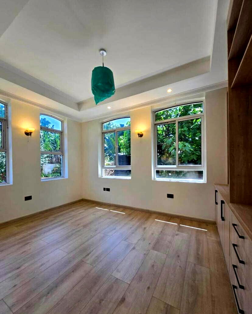6BR All-Ensuite Townhouse with Two Pools – Kyuna, Nairobi