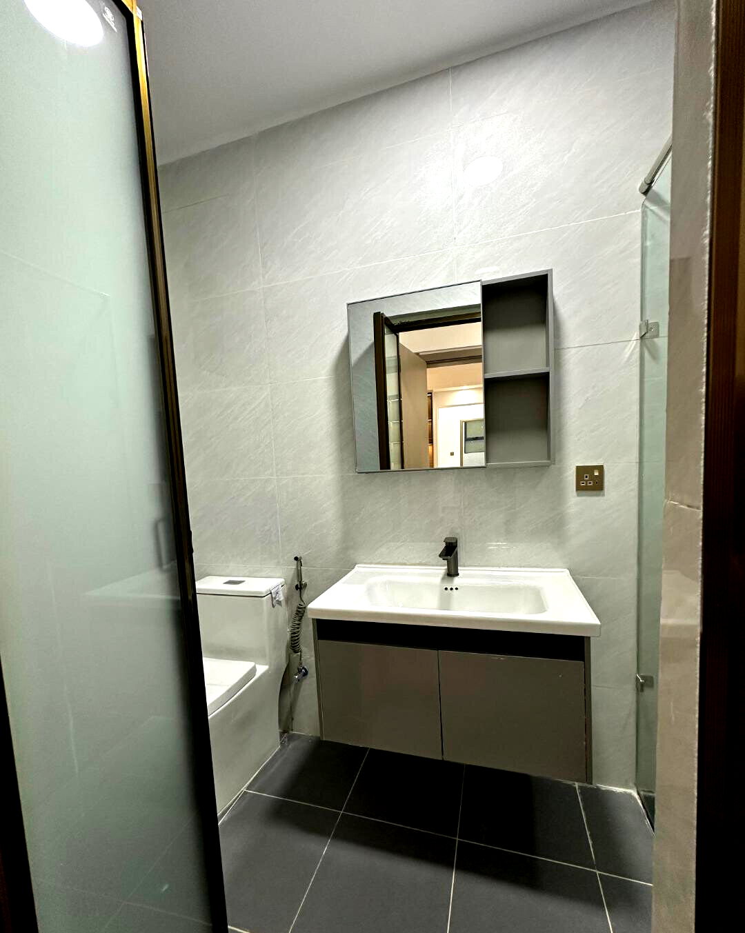 3BR with DSQ & Backup Generator in Twin Towers - Kileleshwa