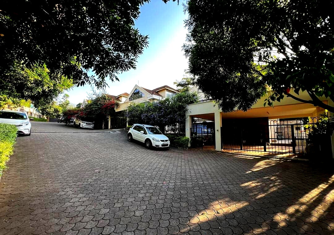 4 Luxurious 5BR Townhouses on 1-Acre Gated Estate - Lavington