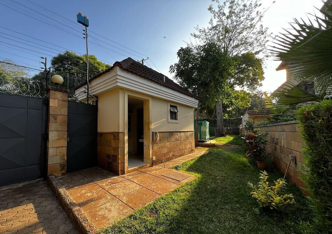 4 Luxurious 5BR Townhouses on 1-Acre Gated Estate - Lavington