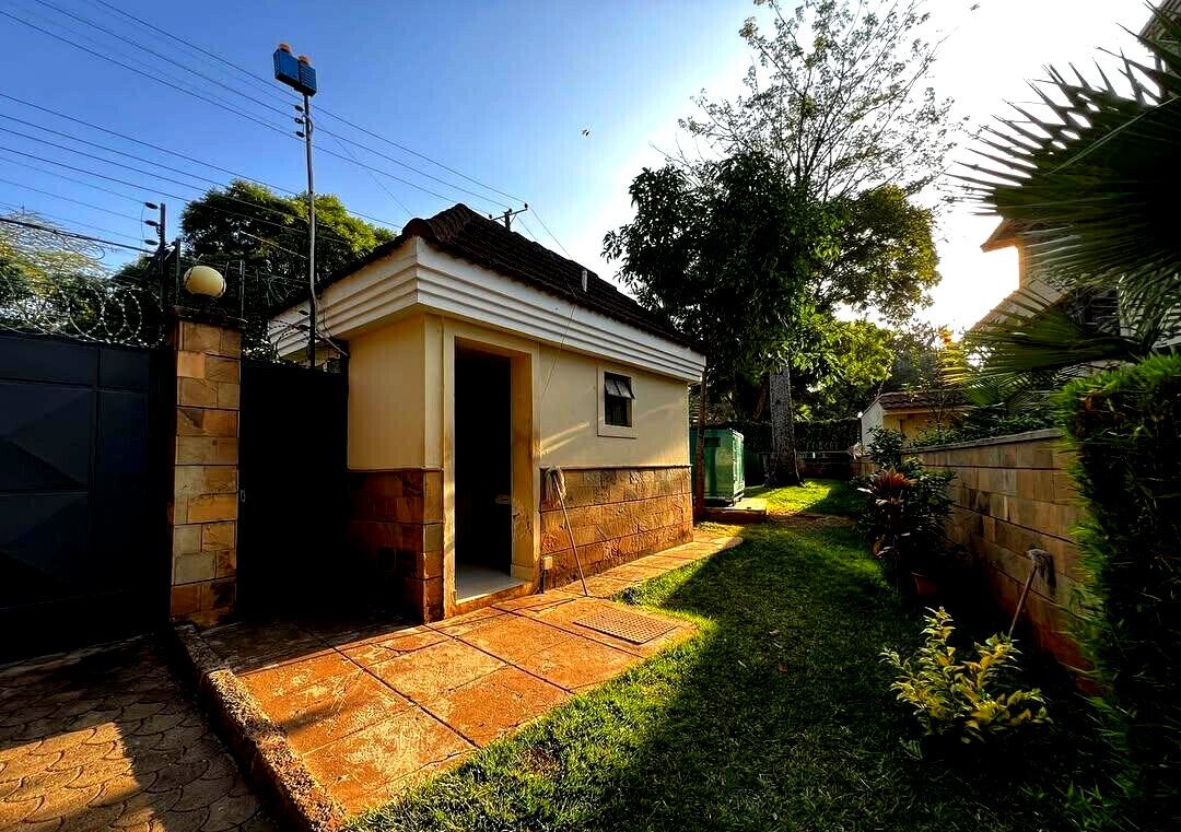 4 Luxurious 5BR Townhouses on 1-Acre Gated Estate - Lavington