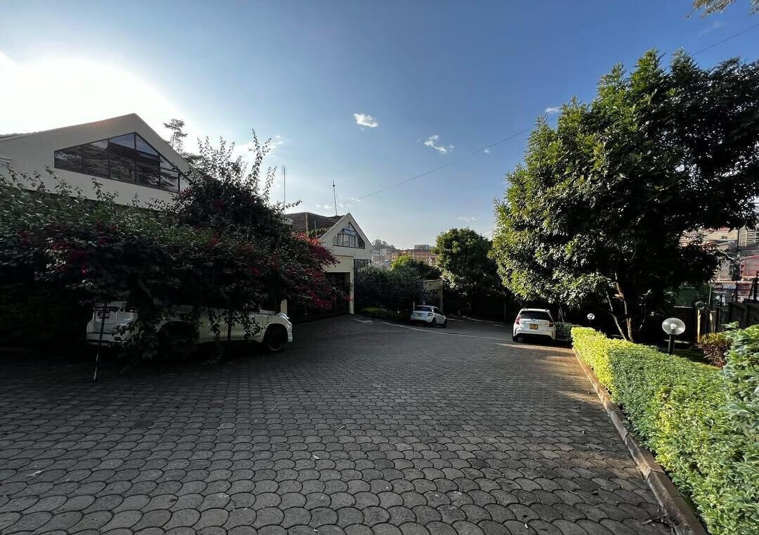 4 Luxurious 5BR Townhouses on 1-Acre Gated Estate - Lavington