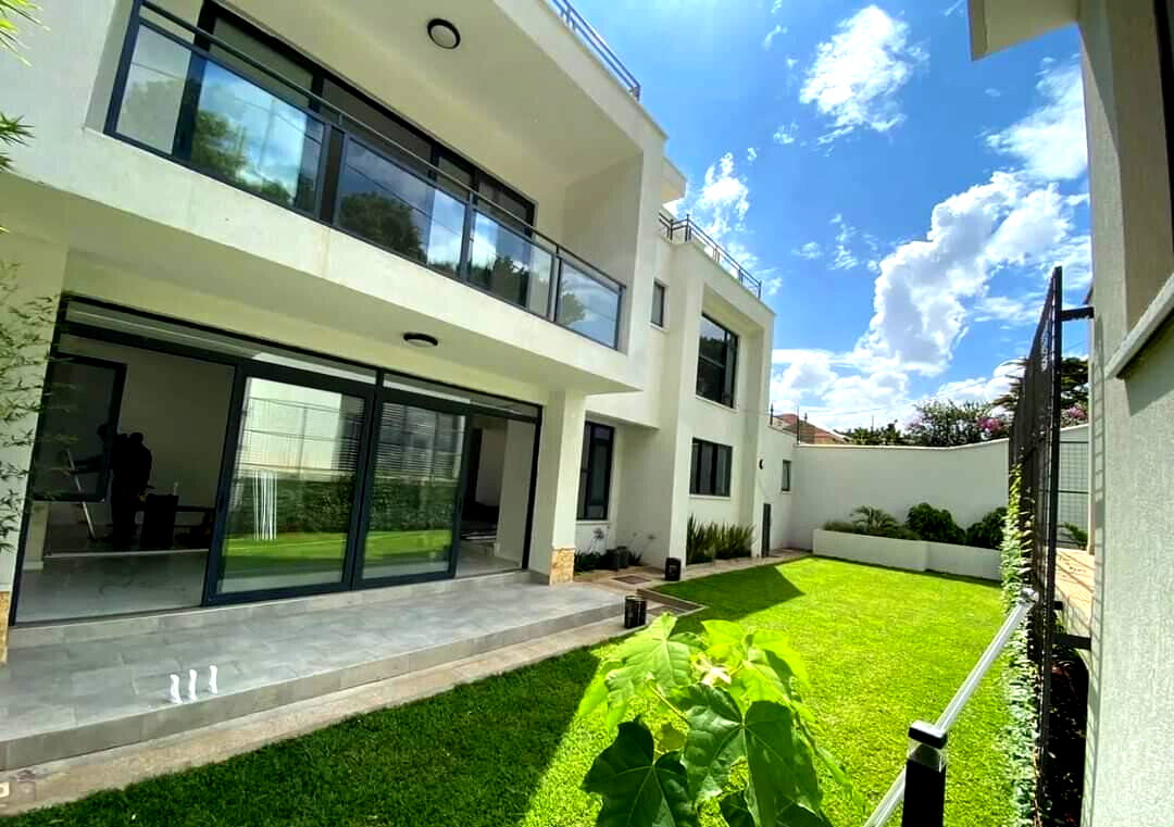 Ultra-Modern 5-Ensuite Townhouse with DSQ & Home Office - Lavington