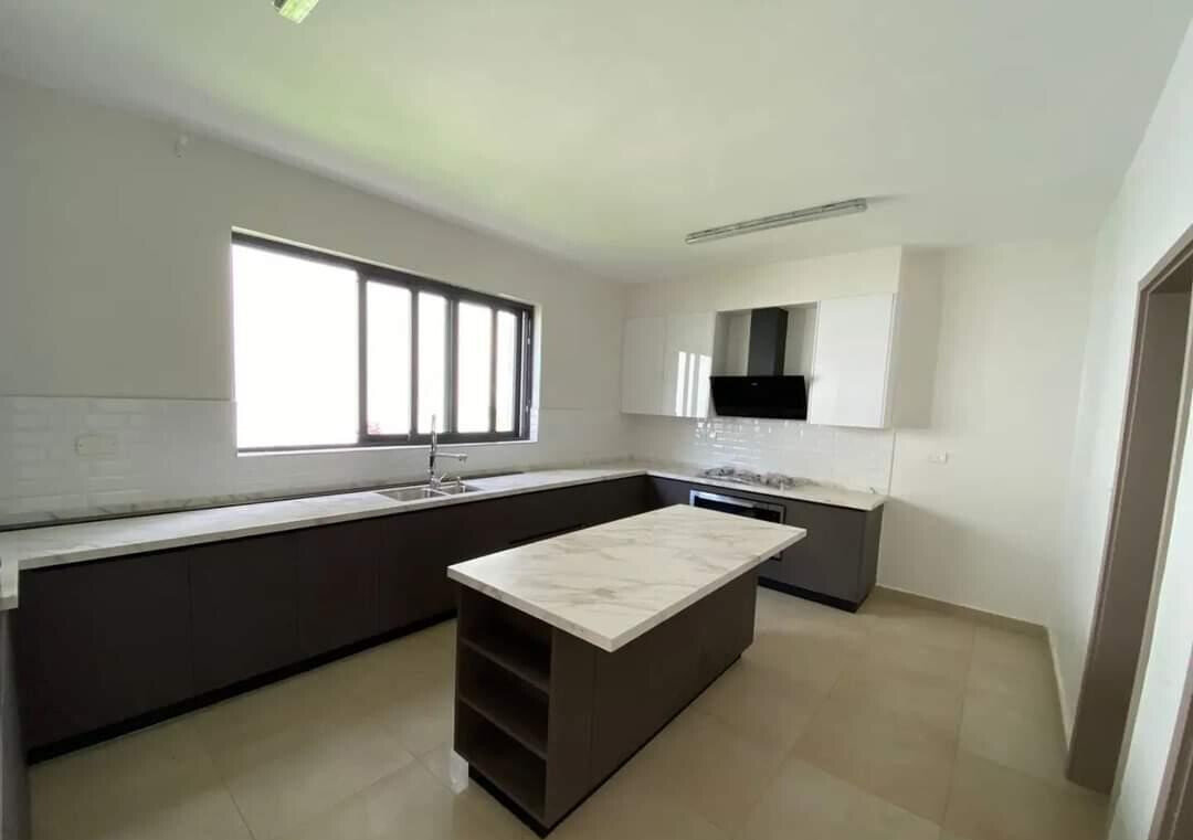 Ultra-Modern 5-Ensuite Townhouse with DSQ & Home Office - Lavington