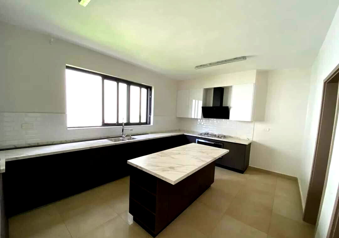 Ultra-Modern 5-Ensuite Townhouse with DSQ & Home Office - Lavington