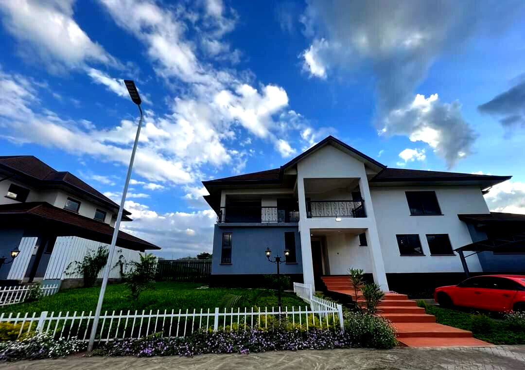 4BR All-Ensuite Villa with Prayer Room & DSQ - New Runda