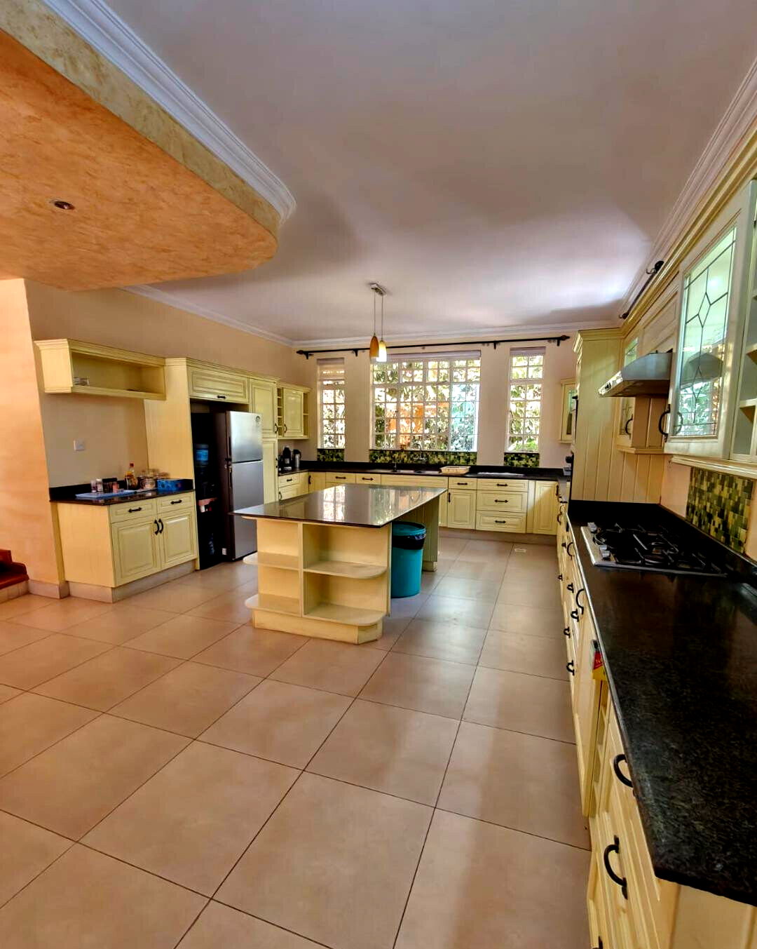 4BR All-Ensuite Villa with Modern Kitchen & Pantry – Kerarapon
