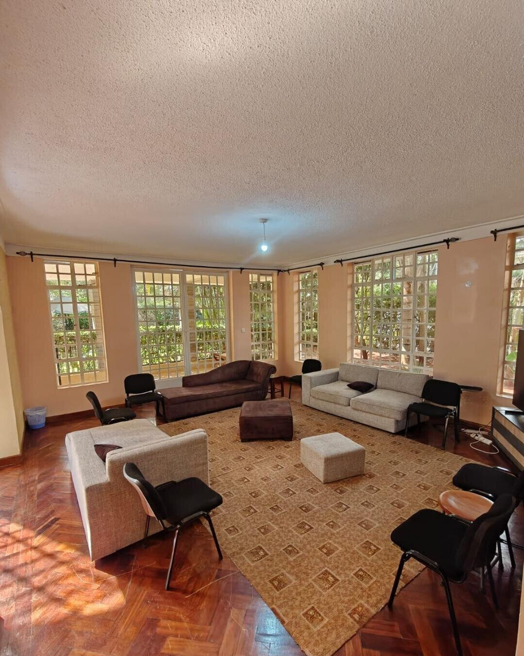4BR All-Ensuite Villa with Modern Kitchen & Pantry – Kerarapon
