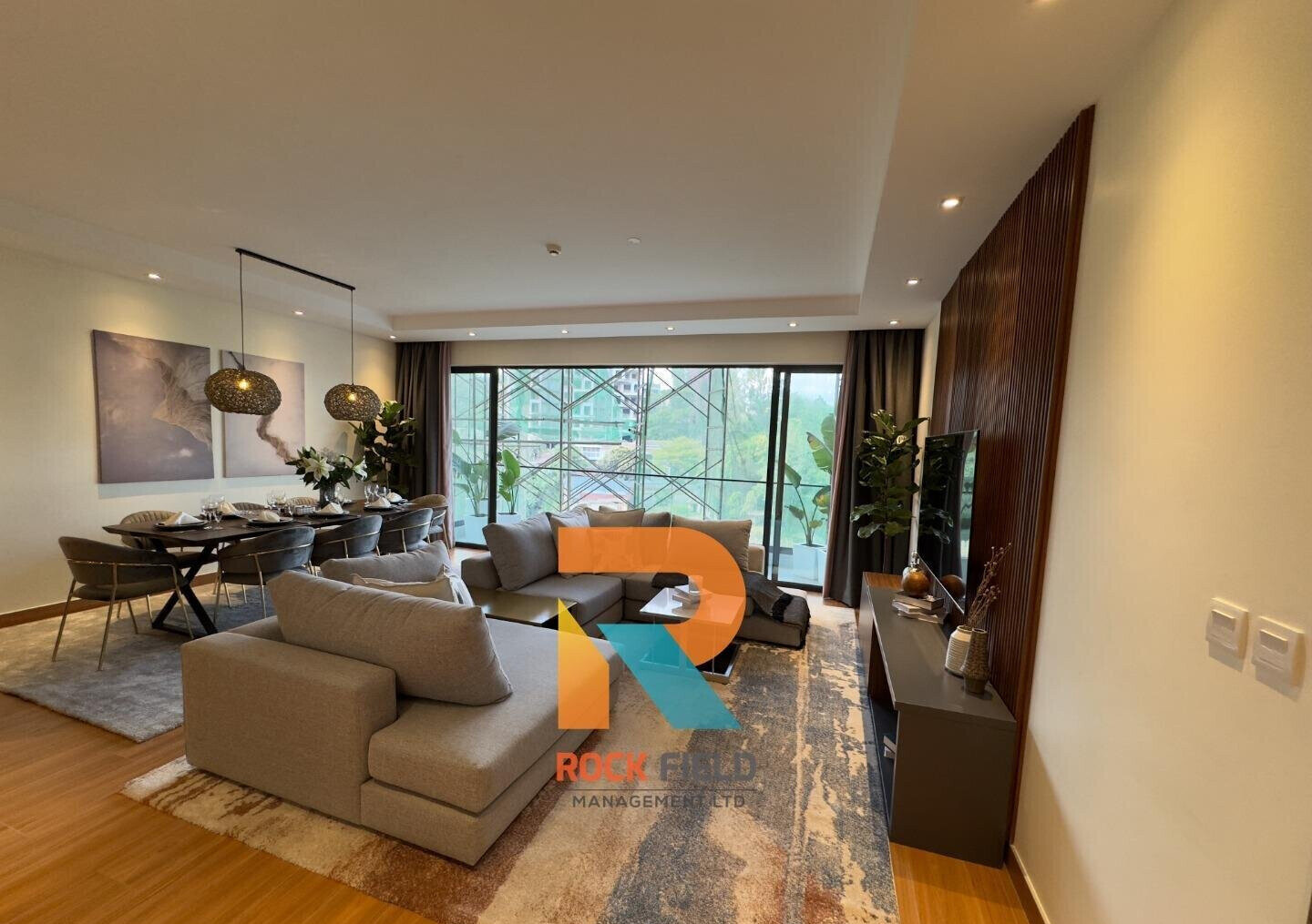 4BR Penthouse with Private Rooftop Terrace – Riverside