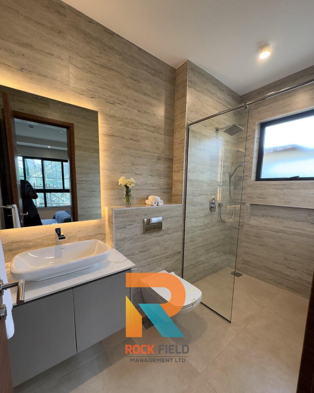 4BR Penthouse with Private Rooftop Terrace – Riverside