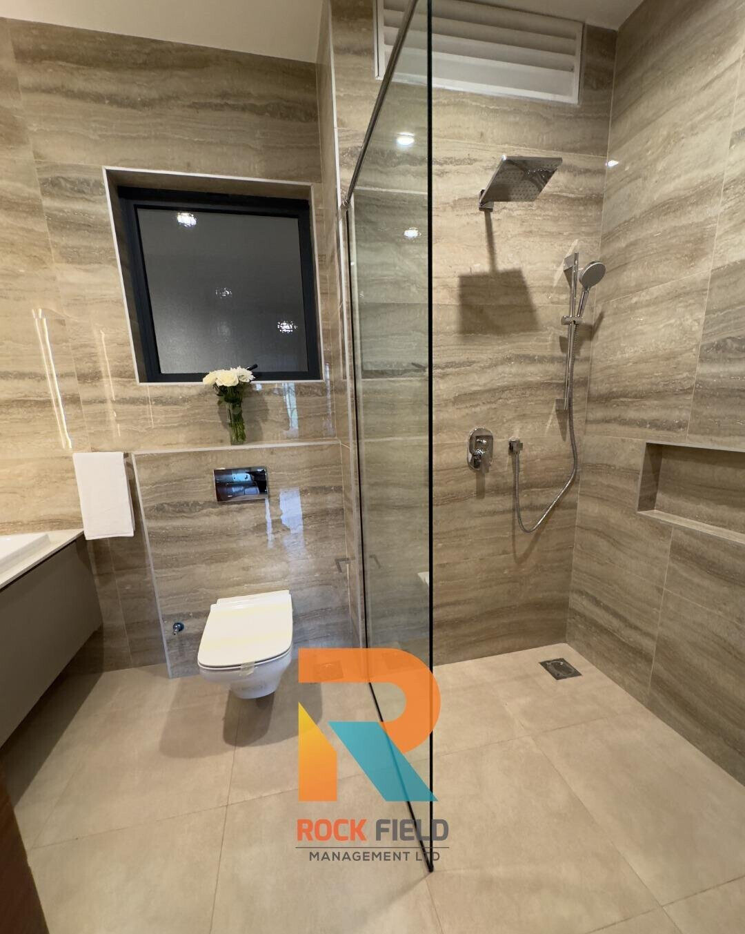 4BR Penthouse with Private Rooftop Terrace – Riverside