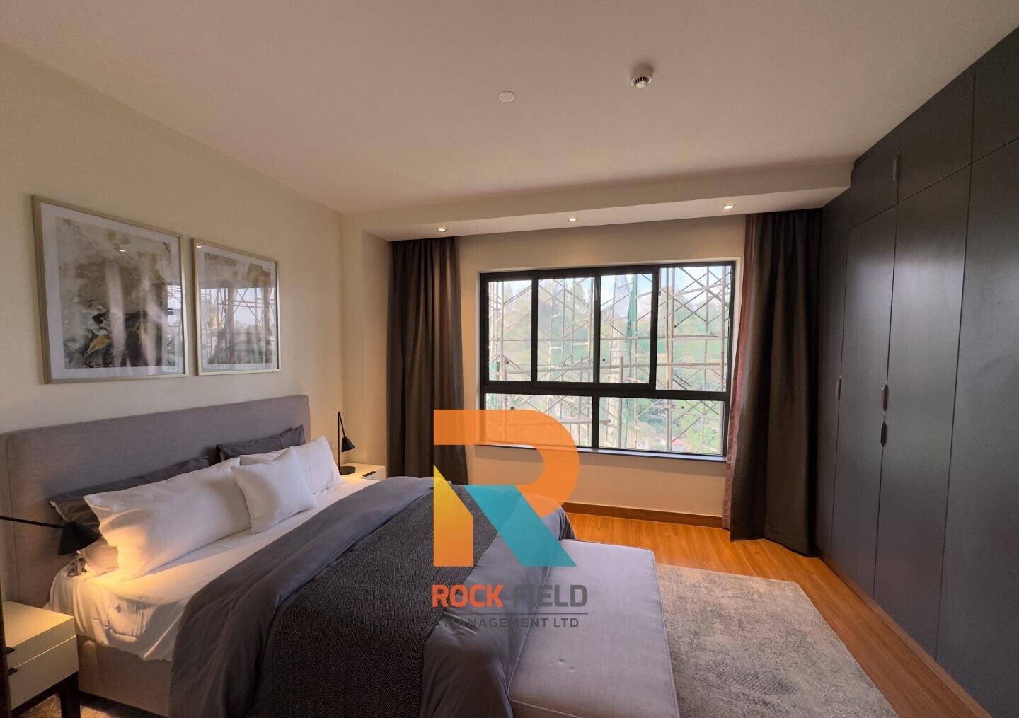 4BR Penthouse with Private Rooftop Terrace – Riverside