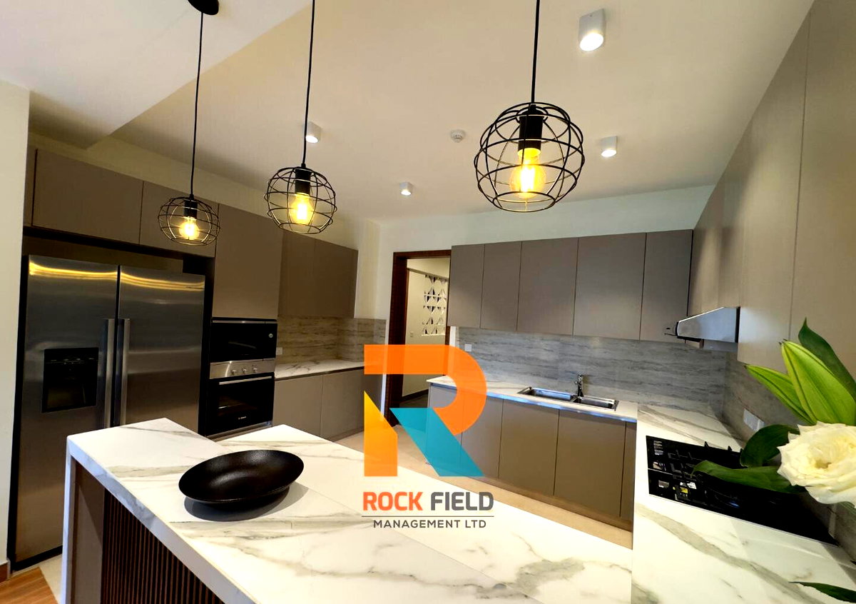 4BR Penthouse with Private Rooftop Terrace – Riverside