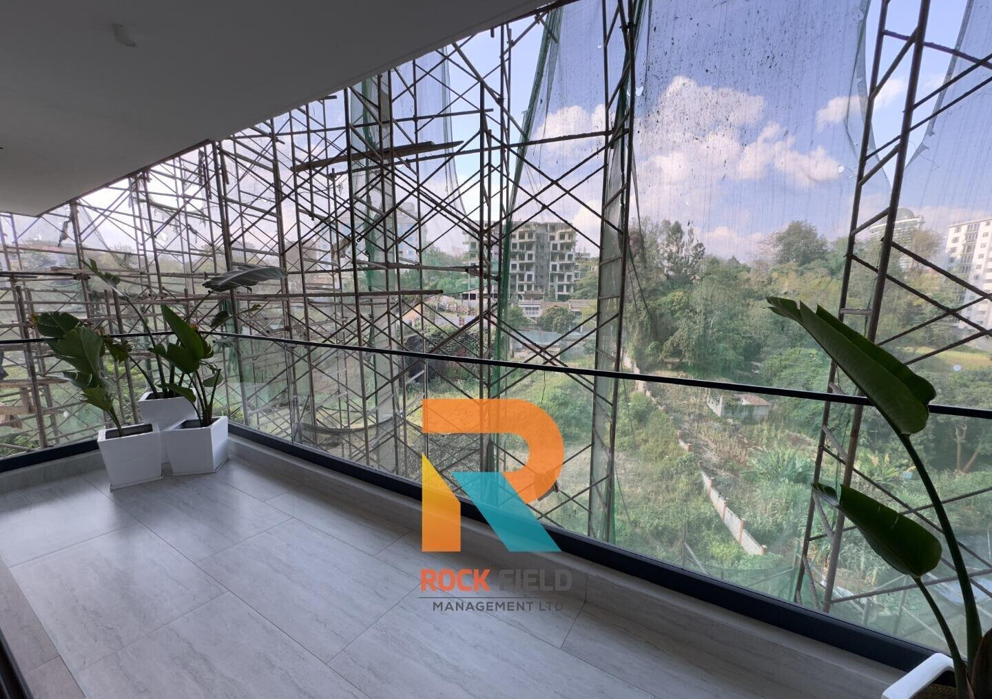 4BR Penthouse with Private Rooftop Terrace – Riverside