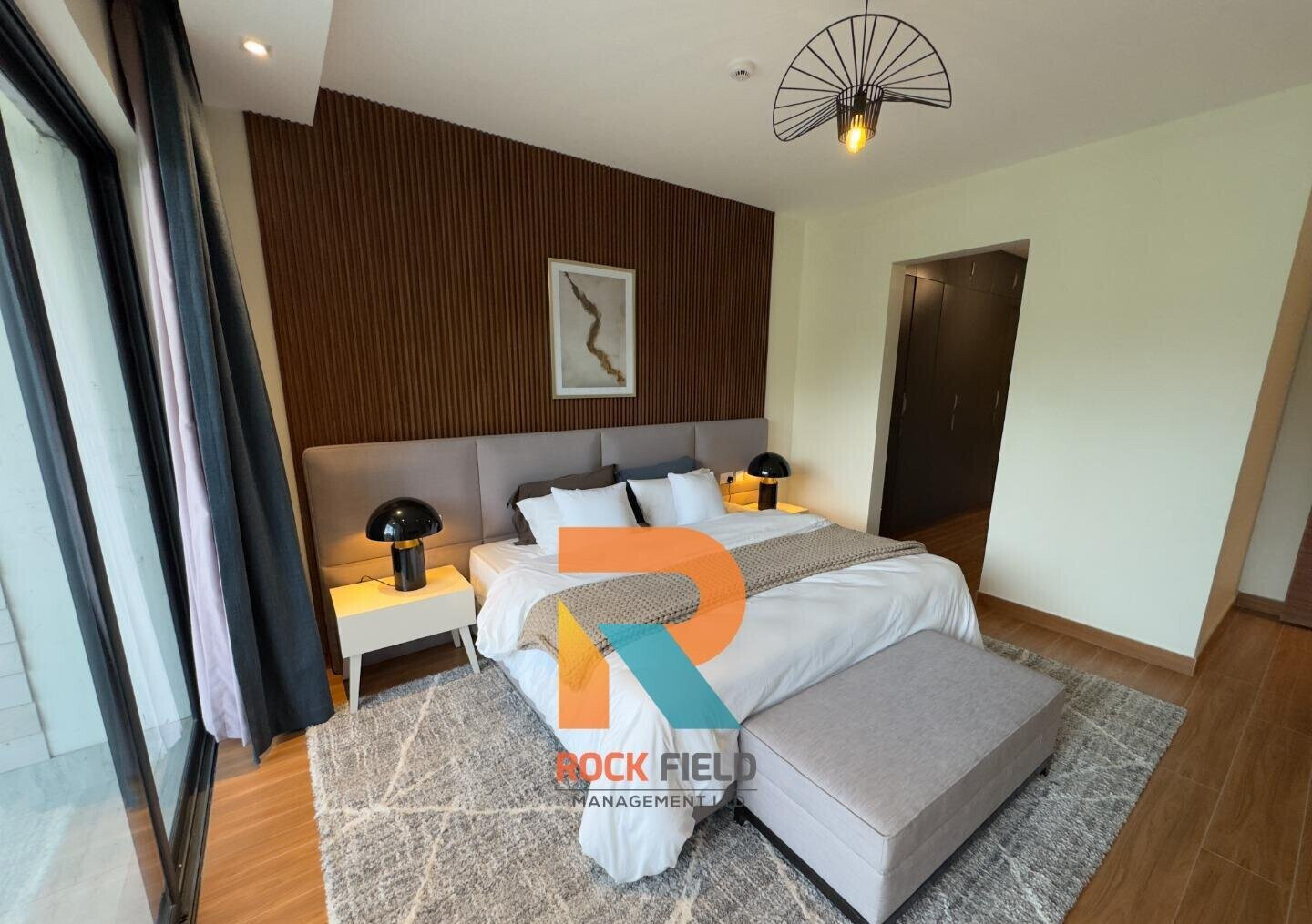 4BR Penthouse with Private Rooftop Terrace – Riverside