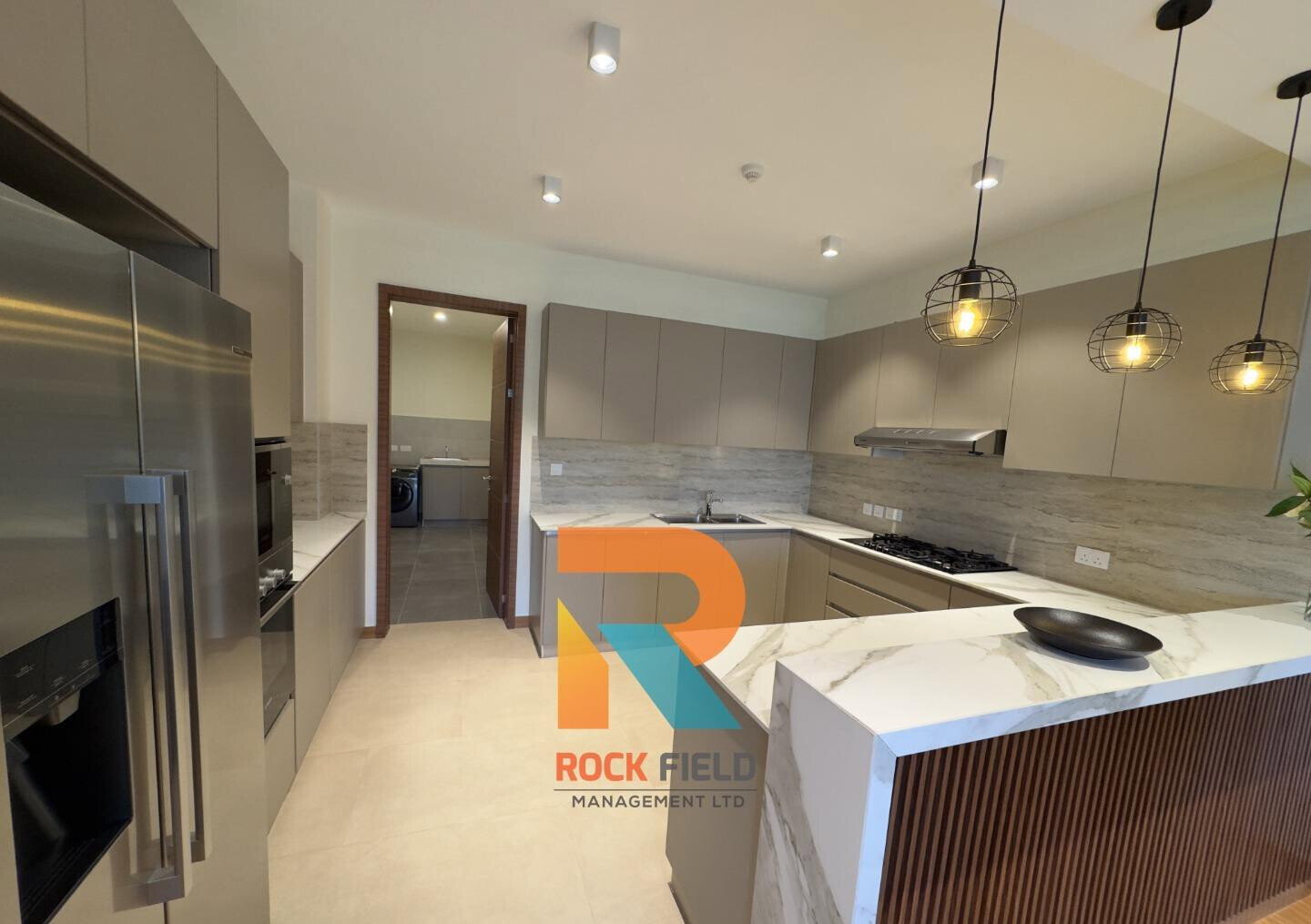 4BR Penthouse with Private Rooftop Terrace – Riverside
