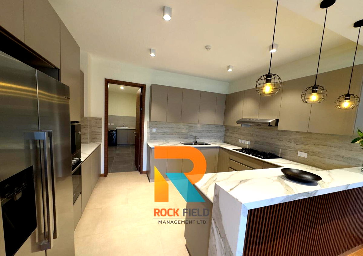 4BR Penthouse with Private Rooftop Terrace – Riverside