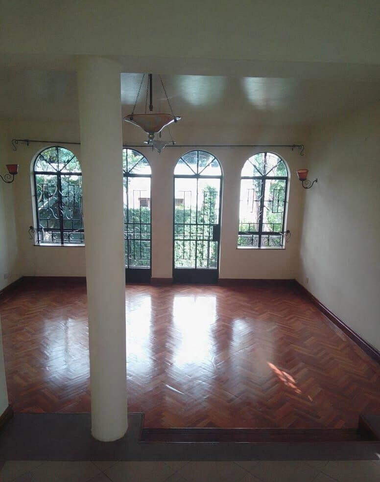 5BR Townhouse in Exclusive 24-Home Gated Estate - Riverside