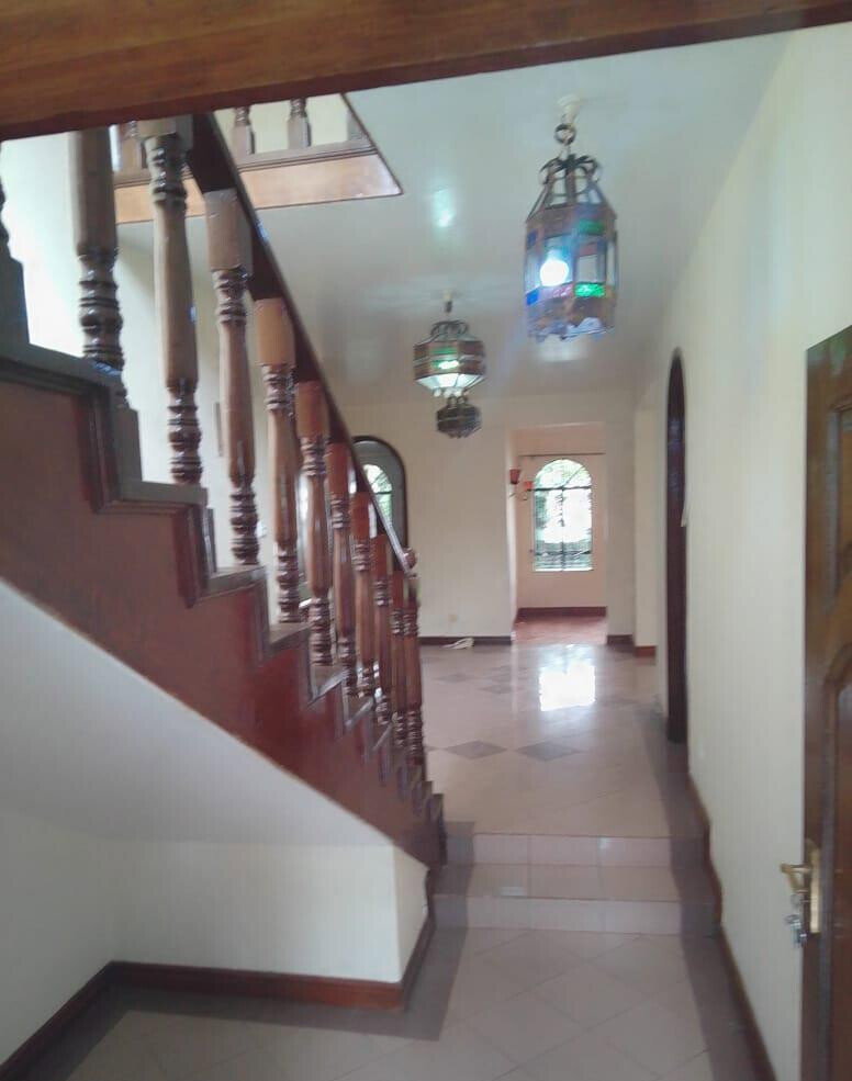 5BR Townhouse in Exclusive 24-Home Gated Estate - Riverside