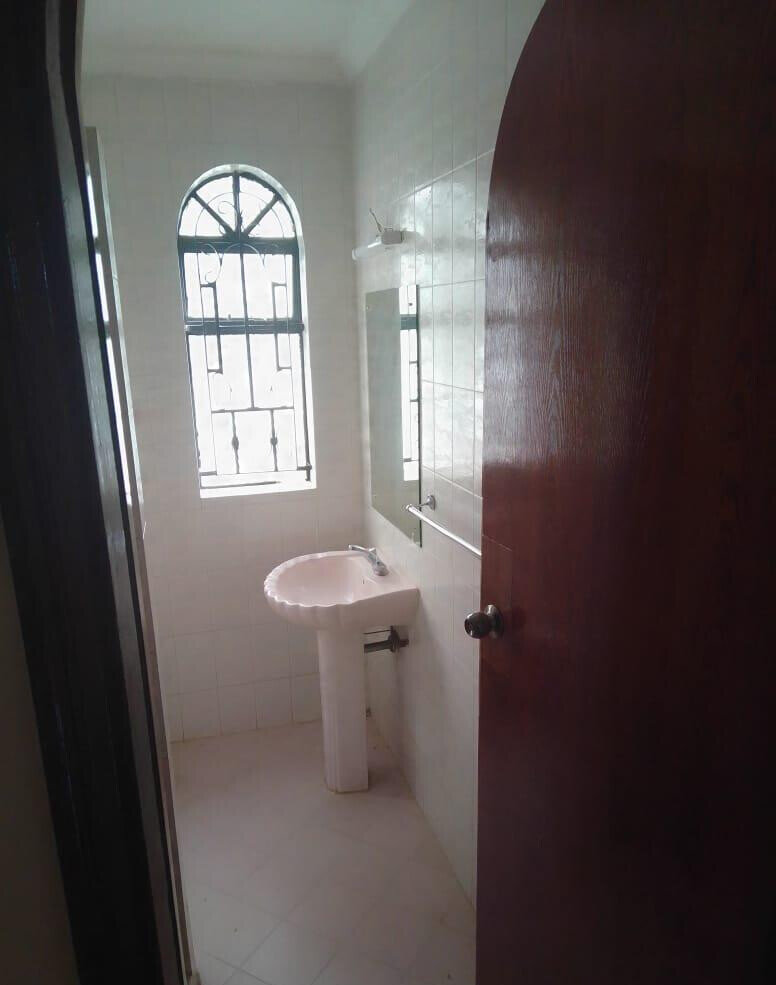 5BR Townhouse in Exclusive 24-Home Gated Estate - Riverside