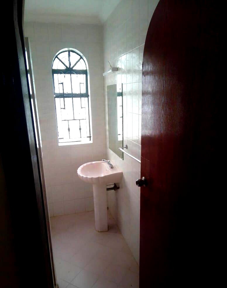 5BR Townhouse in Exclusive 24-Home Gated Estate - Riverside