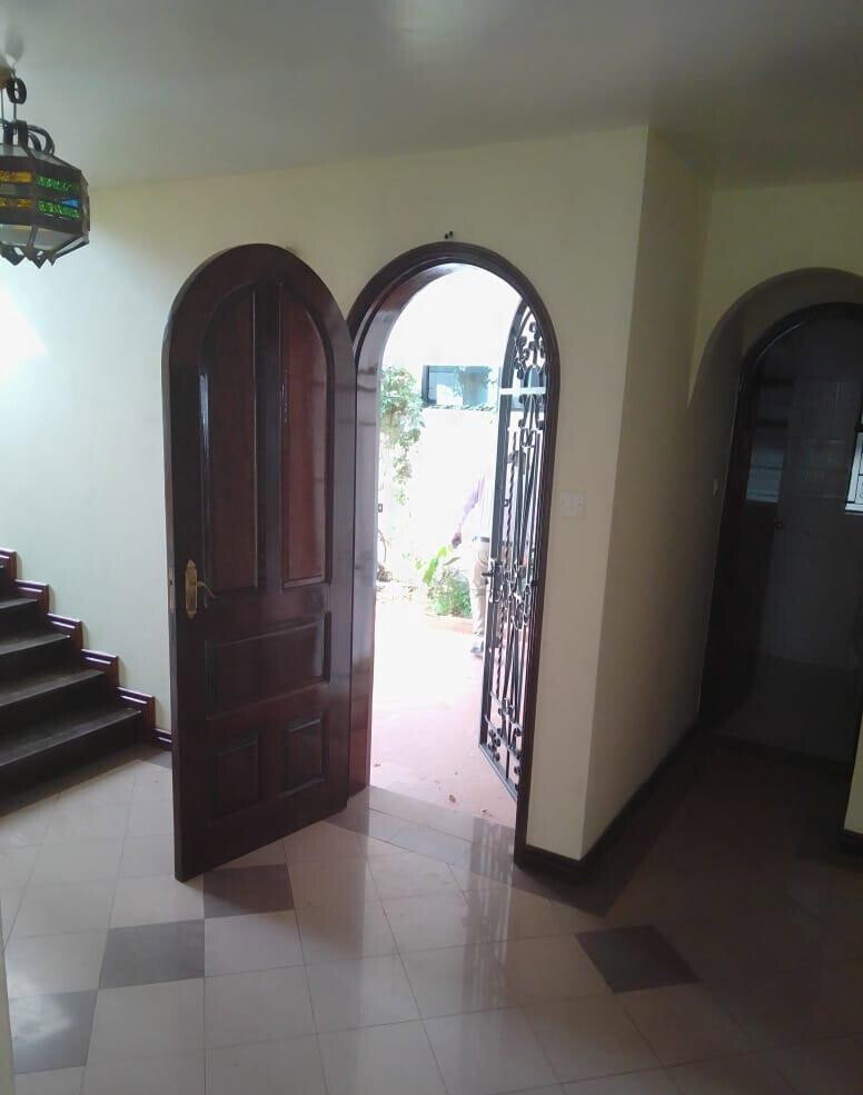 5BR Townhouse in Exclusive 24-Home Gated Estate - Riverside