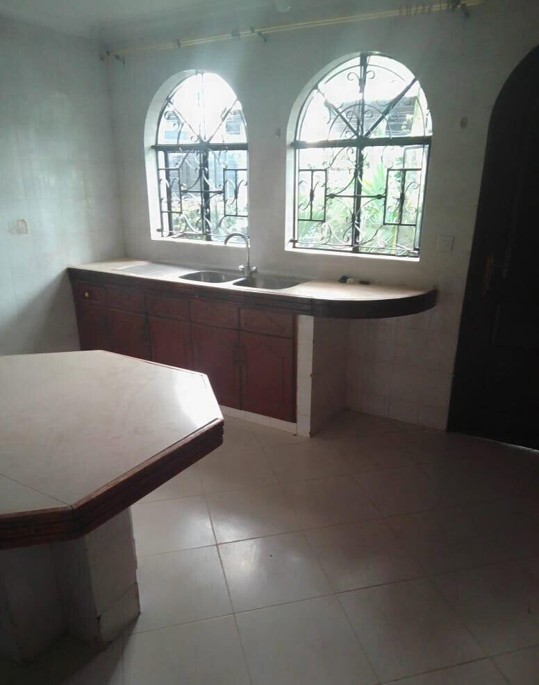 5BR Townhouse in Exclusive 24-Home Gated Estate - Riverside