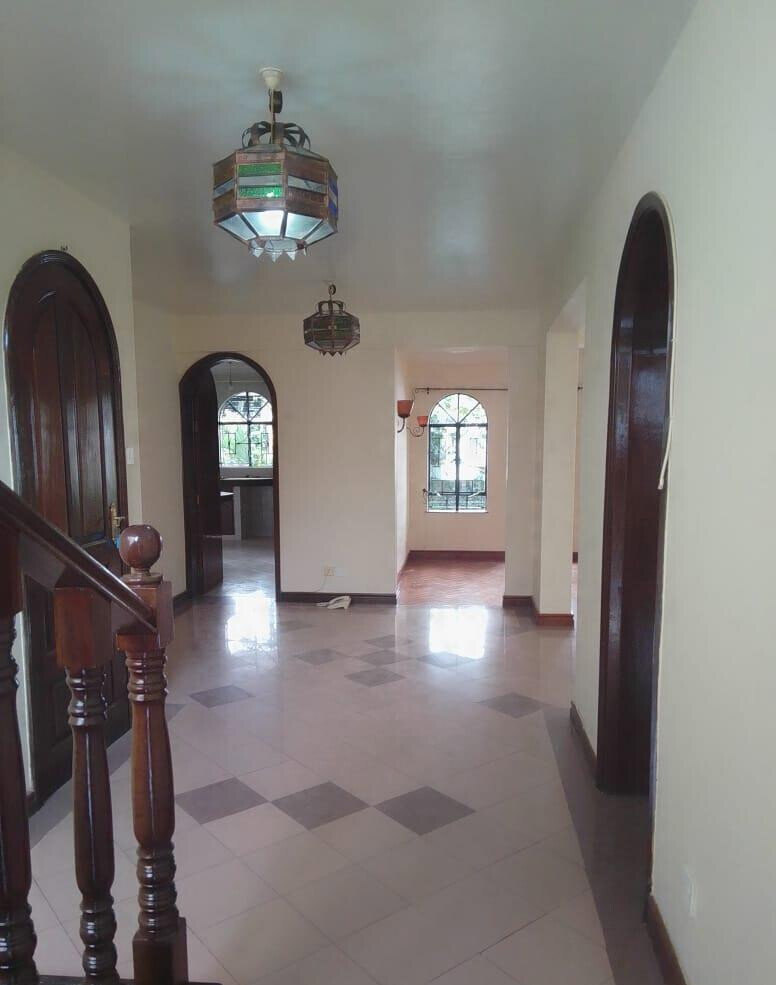 5BR Townhouse in Exclusive 24-Home Gated Estate - Riverside