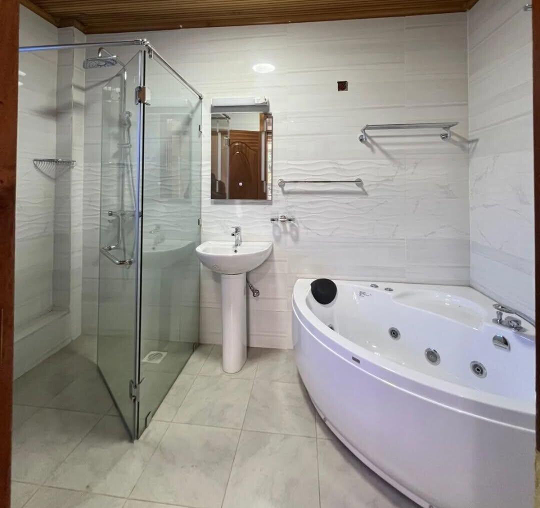 5-Ensuite Townhouse with DSQ & Private Garden - Lavington