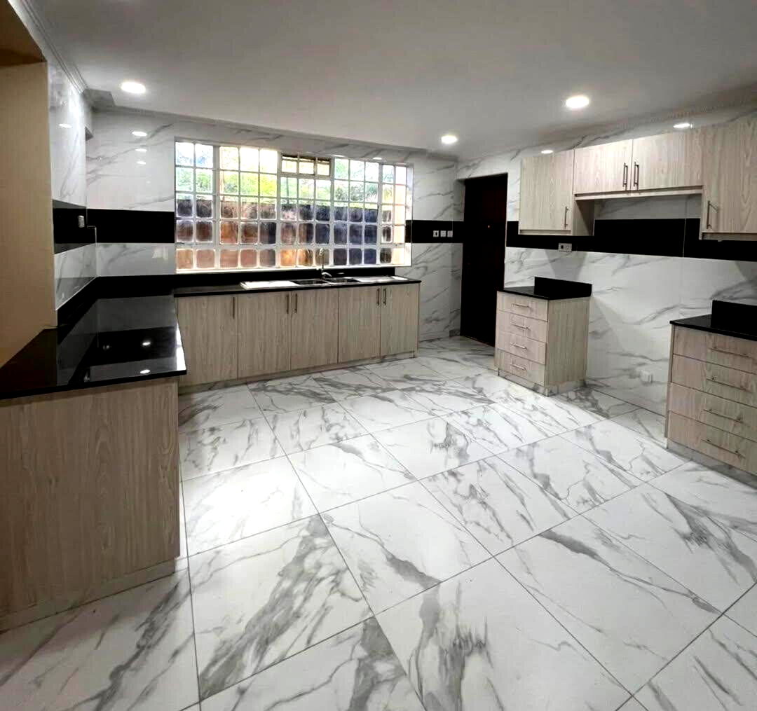 5-Ensuite Townhouse with DSQ & Private Garden - Lavington