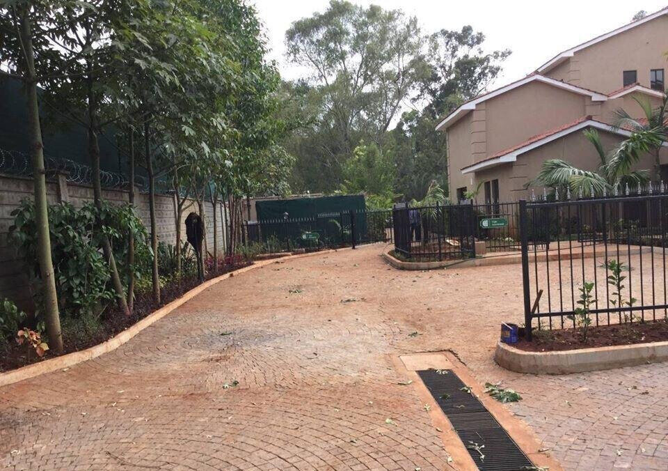 5-Ensuite Townhouse on Half-Acre Near Galleria – Karen