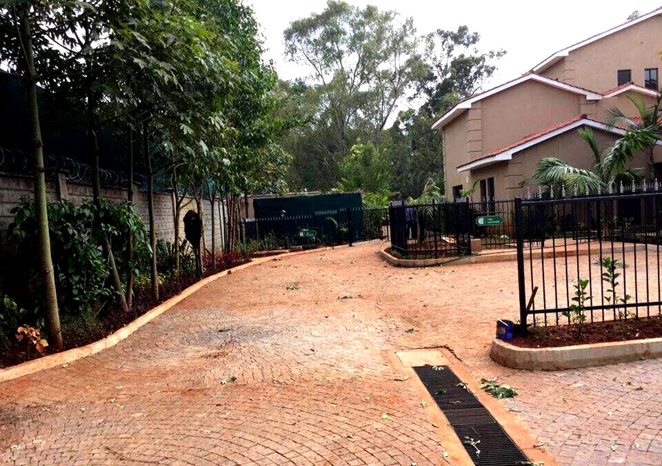 5-Ensuite Townhouse on Half-Acre Near Galleria – Karen