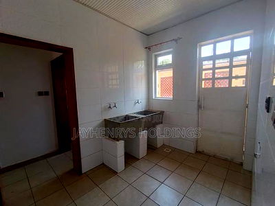 5bdrm House in Roysambu for sale - Image 10