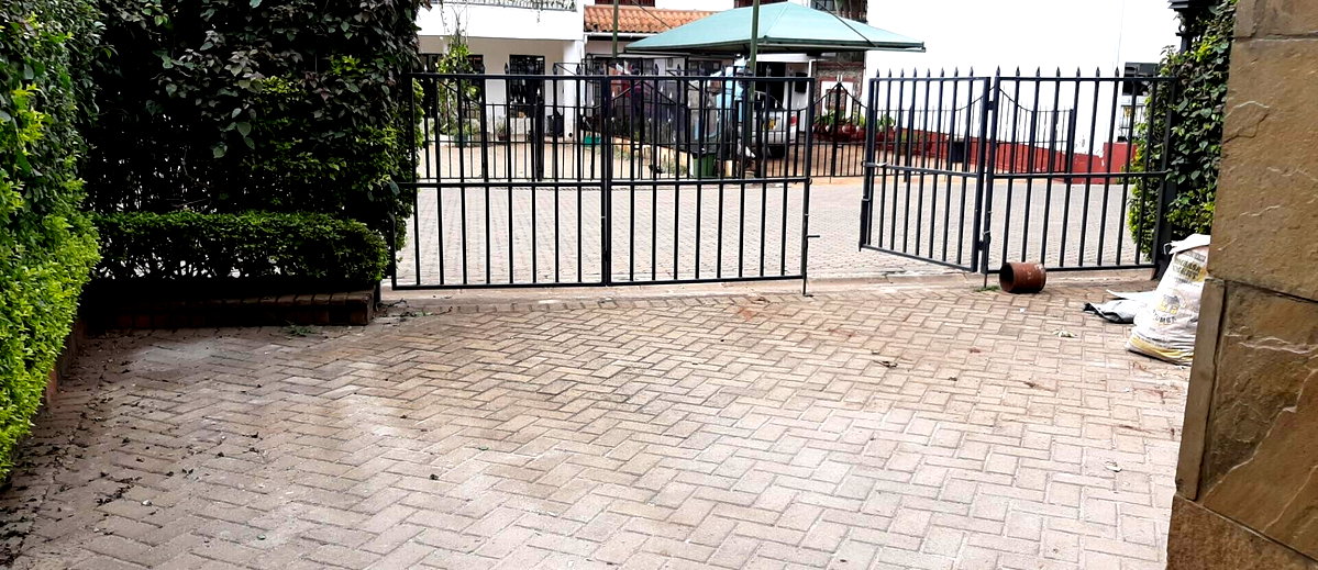 4BR Townhouse with DSQ & Wooden Floors - Westlands