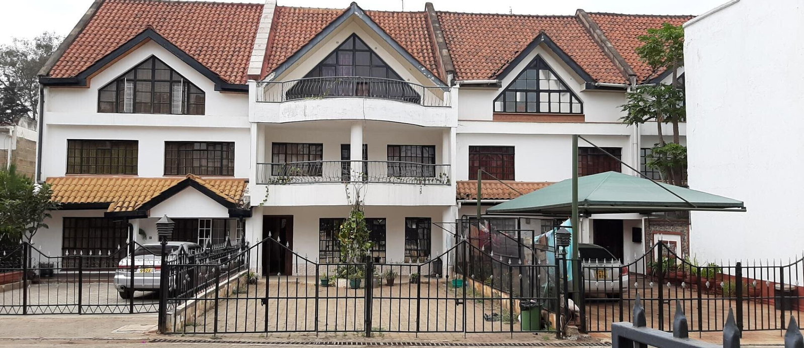 4BR Townhouse with DSQ & Wooden Floors - Westlands