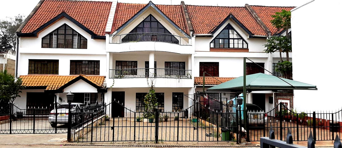 4BR Townhouse with DSQ & Wooden Floors - Westlands