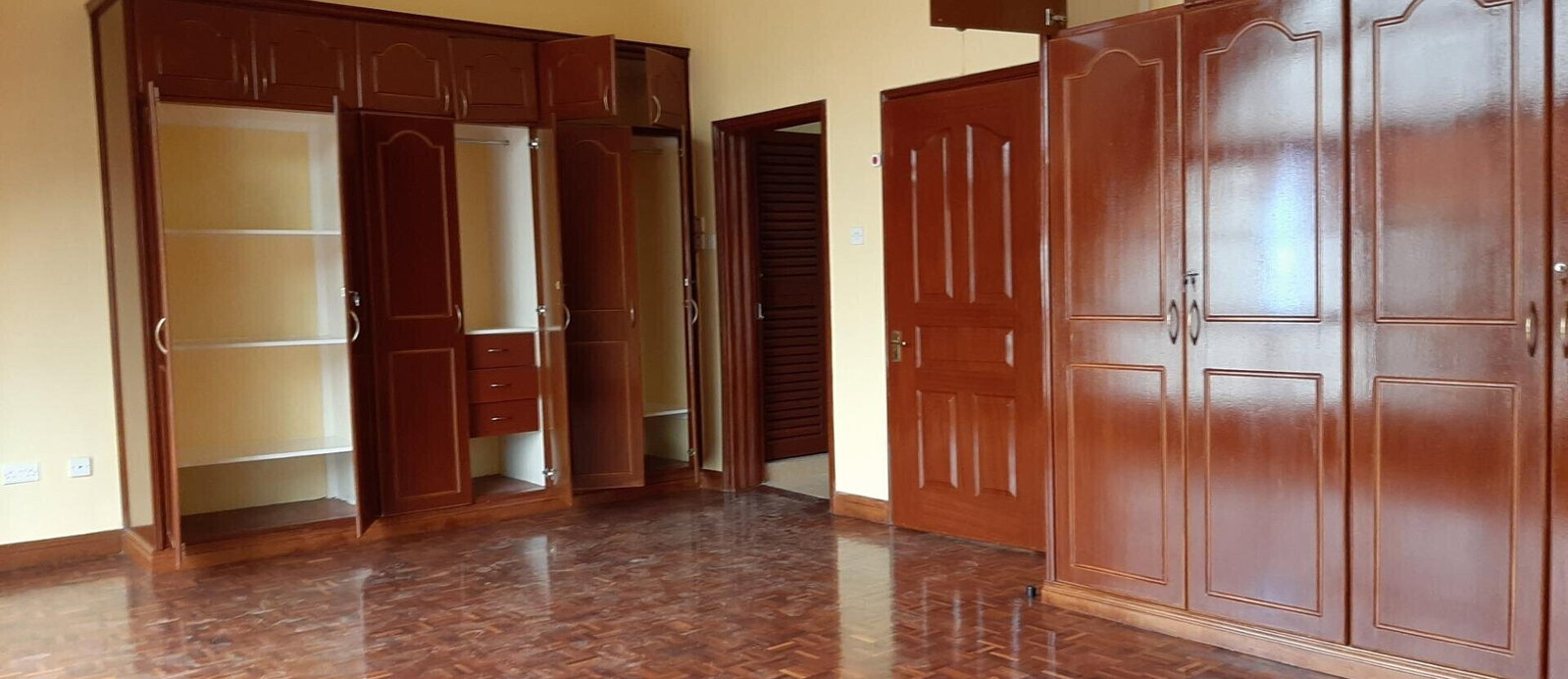 4BR Townhouse with DSQ & Wooden Floors - Westlands