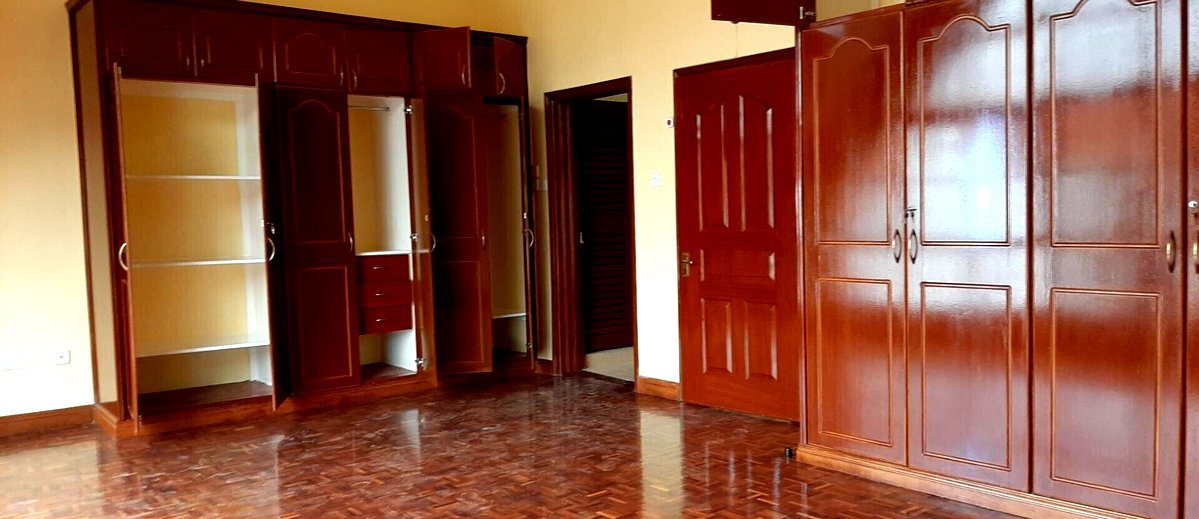 4BR Townhouse with DSQ & Wooden Floors - Westlands
